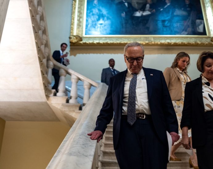 democrats-refute-the-traitor’s-claim-that-government-funding-talks-are-ongoing