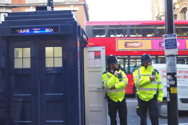 london-cops-unplug-iphone-crime-ring-said-to-nick-40%-of-city’s-mobiles