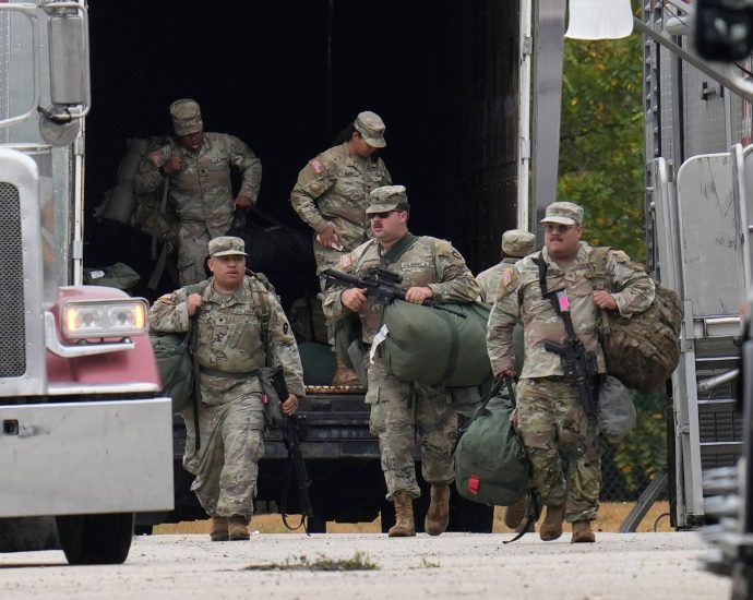 us-national-guard-troops-arrive-in-illinois-as-the-traitor-escalates-crackdown
