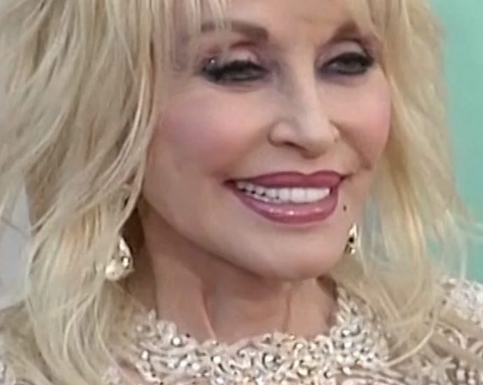 dolly-parton’s-sister-asks-for-prayers-for-her-health