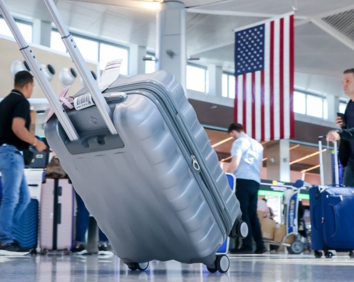 staffing-issues-cause-delays-at-us.-airports-as-shutdown-persists