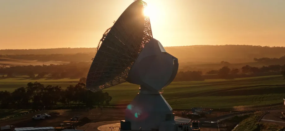 ESA’s chilling new “super antenna” in Australia reaches spacecraft billions of miles away