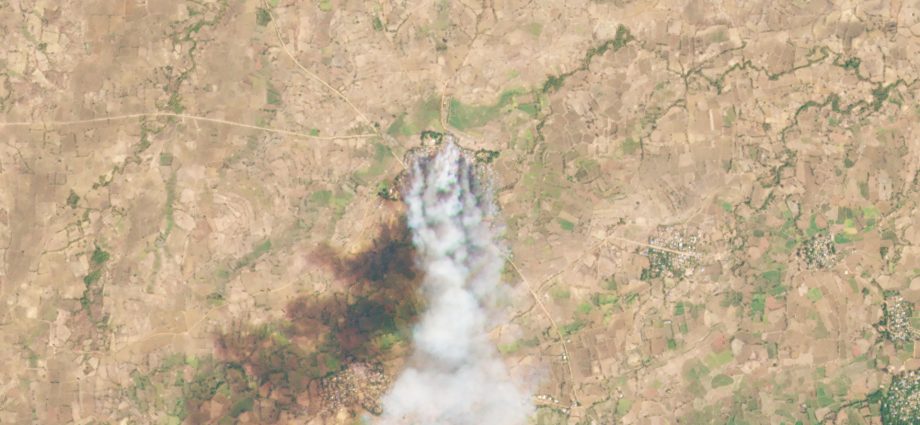 dozens-killed-in-myanmar-after-armed-paraglider-attack:-reports