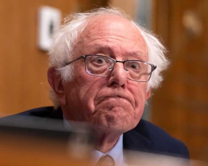 nearly-100m-jobs-could-be-lost-to-ai,-automation,-sanders-warns