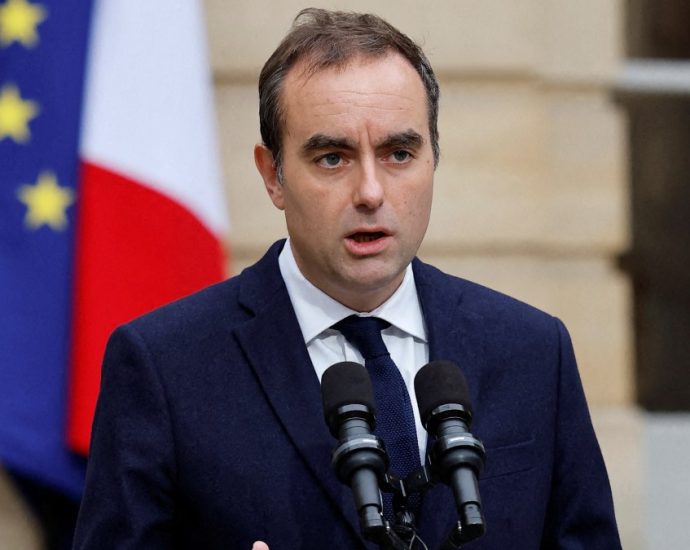 france’s-outgoing-pm-lecornu-hints-at-budget-deal-amid-political-turmoil