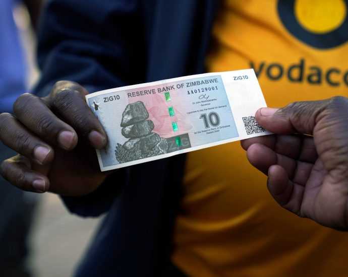 ‘police-are-lenient’:-zimbabwe’s-disabled-black-market-currency-dealers