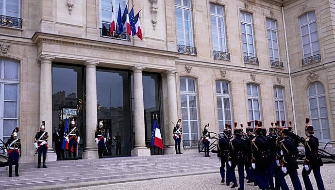 french-president-macron-to-name-a-new-prime-minister-by-friday-evening