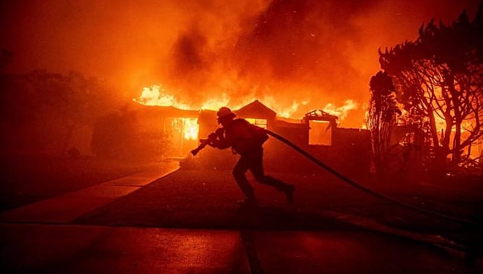 authorities-charge-man-with-starting-deadly-fire-that-levelled-wealthy-la-neighbourhood