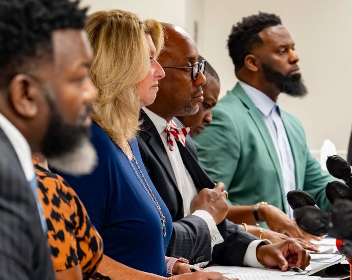 despite-stiff-opposition,-an-alabama-city-changes-its-laws-to-accommodate-data-centers