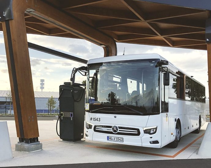 daimler-buses’-new-public-ev-charging-stations-enable-electric-coaches-to-serve-more-remote-travel-destinations
