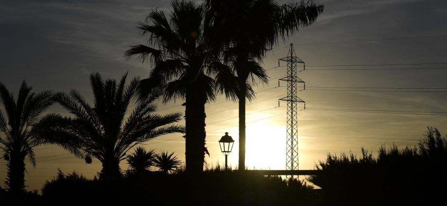 after-spain’s-blackout,-critics-blamed-renewable-energy.-it’s-part-of-a-bigger-attack