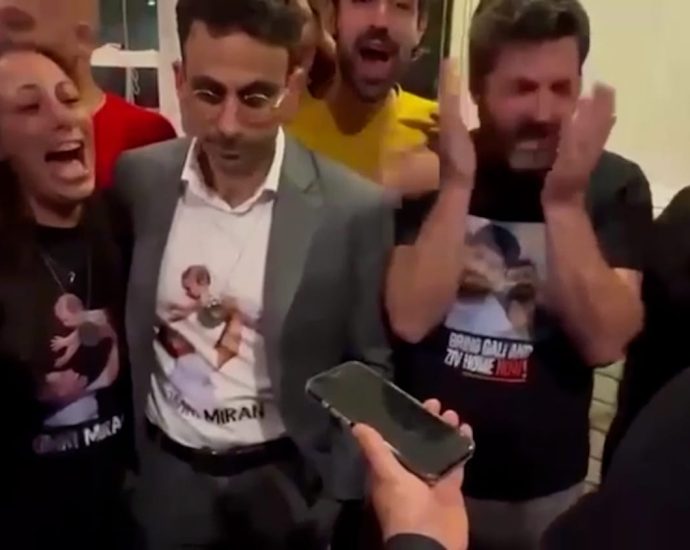 the-traitor-tells-israeli-hostage-families-over-their-loved-ones-‘are-all-coming-back’