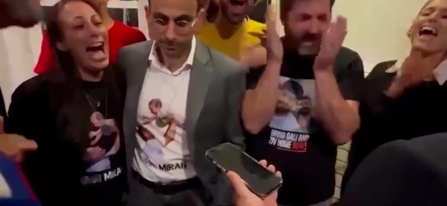 the-traitor-tells-israeli-hostage-families-over-their-loved-ones-‘are-all-coming-back’