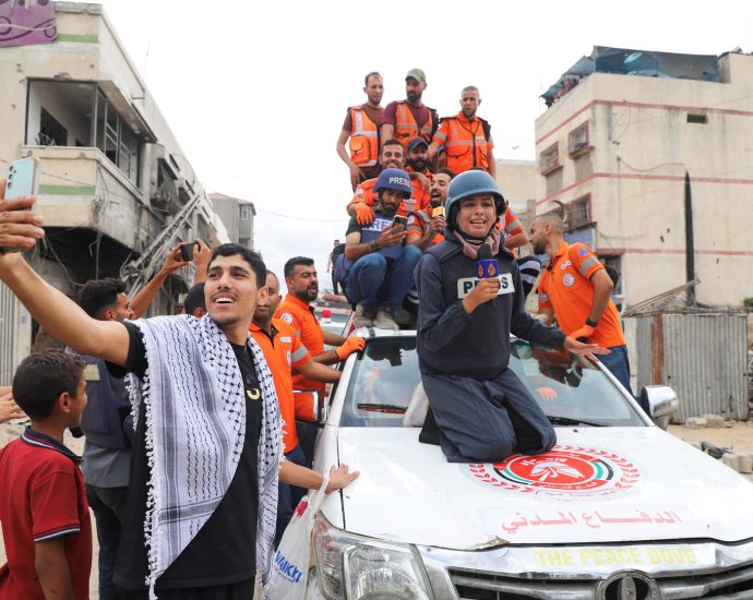 video:-gaza-emergency-workers-celebrate-after-ceasefire-deal-announcement