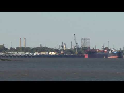 live:-navy-ships-sail-into-philadelphia-for-navy-250th-anniversary