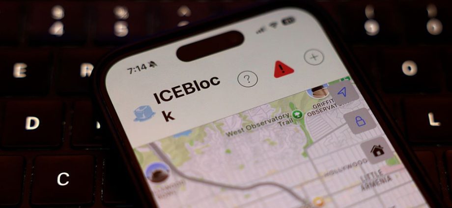 apple-took-down-these-ice-tracking-apps.-the-developers-aren’t-giving-up