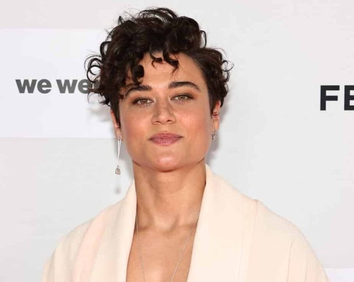 ‘i-was-so-nervous’:-katy-o’brian’s-fear-of-blinding-co-stars-while-welding-on-‘maintenance-required’-set-(exclusive)