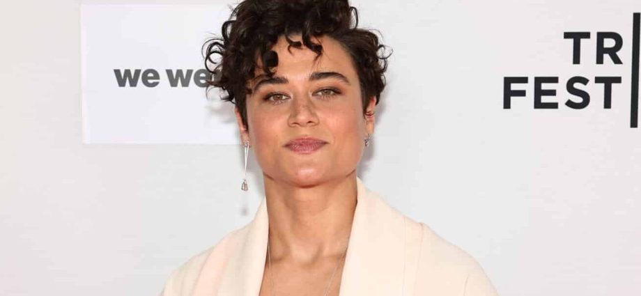‘i-was-so-nervous’:-katy-o’brian’s-fear-of-blinding-co-stars-while-welding-on-‘maintenance-required’-set-(exclusive)