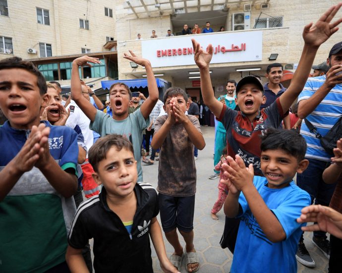 live:-hamas-gets-guarantees-of-end-to-gaza-war,-israel-approves-ceasefire