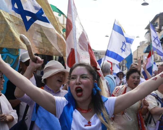 news-analysis:-why-the-gaza-ceasefire-puts-both-netanyahu-and-hamas-at-political-risk