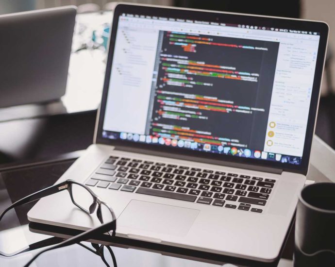 who-gets-a-mac-at-work?-here’s-how-companies-decide