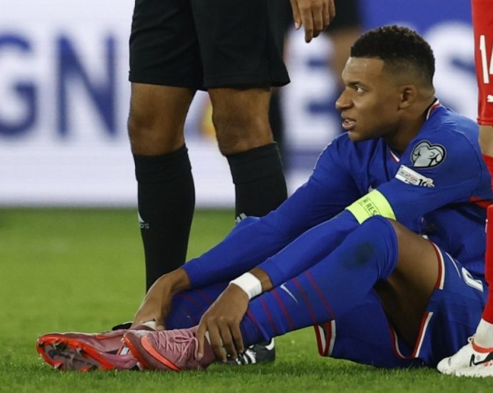 france-lose-mbappe-for-iceland-after-injury-in-azerbaijan-world-cup-win