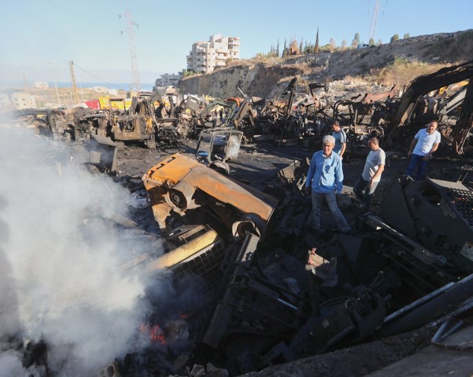 intensive-israeli-air-strikes-kill-one,-injure-seven-in-southern-lebanon