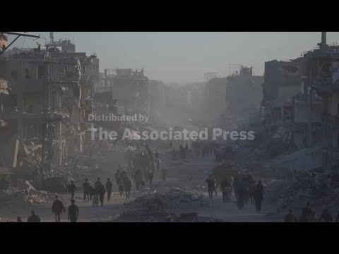 displaced-palestinians-pass-scenes-of-devastation-in-gaza-city-as-they-return-to-their-homes