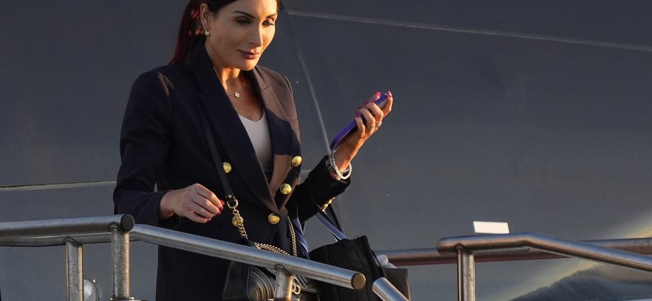 the-us-will-allow-qatari-pilots-to-train-in-idaho-––-maga-influencers-aren’t-happy