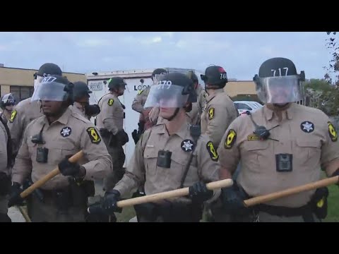 at-least-7-arrested-outside-chicago-area-ice-facility-|-newsnation-prime