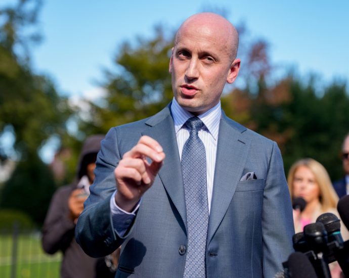 stephen-miller-accidentally-says-“i”-when-discussing-the-traitor’s-powers