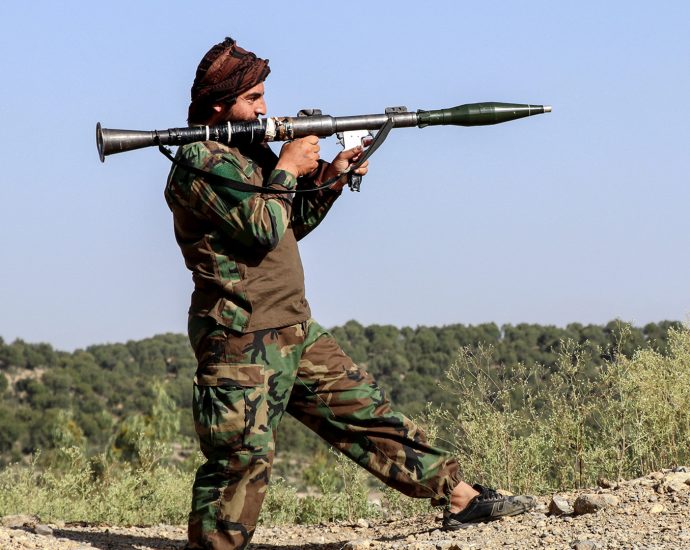 taliban-and-pakistani-forces-exchange-heavy-fire-across-afghanistan-border