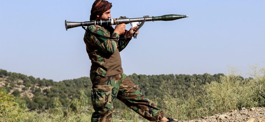 taliban-and-pakistani-forces-exchange-heavy-fire-across-afghanistan-border