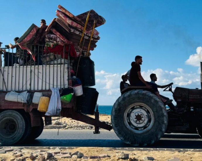 ‘we’re-chasing-what’s-left-of-life’:-gazans-journey-back-to-destruction
