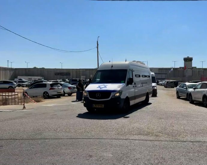palestinian-detainees-transferred-out-of-israel’s-ofer-prison