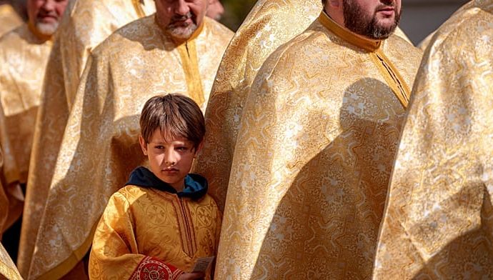 saint-parascheva-celebration-in-iasi-draws-one-of-romania’s-largest-pilgrimages
