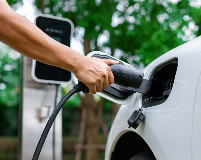 lynkwell,-revel-and-ampcontrol-partnerships-help-wex-expand-ev-charging-network