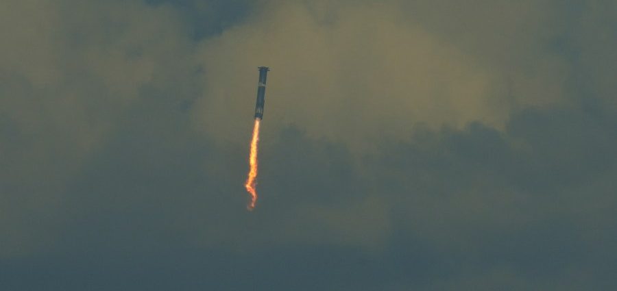 spacex-launches-the-11th-test-flight-of-its-mega-starship-rocket-with-another-win
