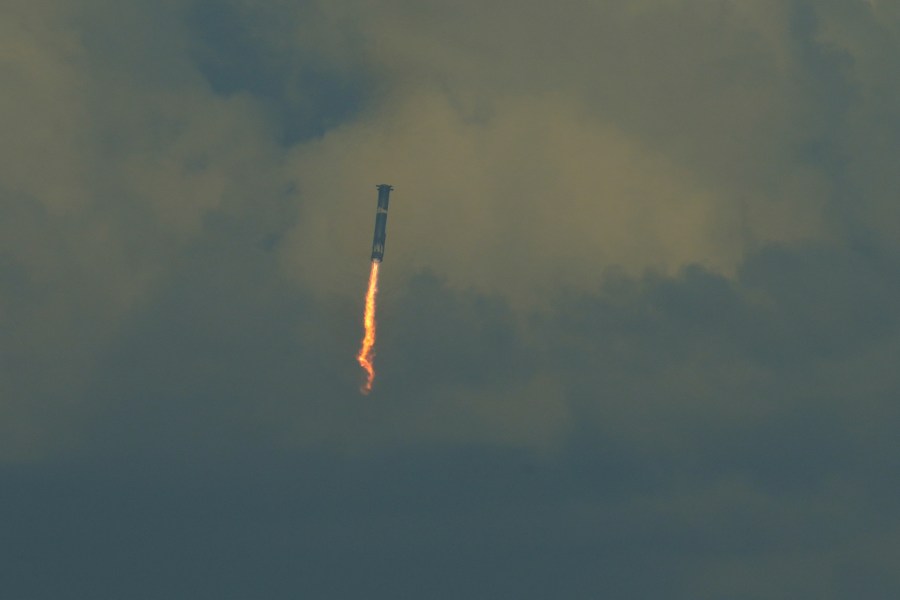spacex-launches-the-11th-test-flight-of-its-mega-starship-rocket-with-another-win