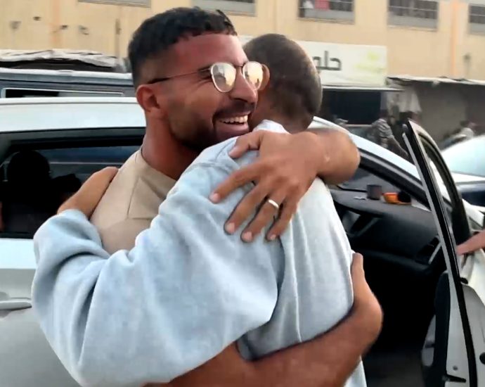 al-jazeera-reporter-reunited-with-his-brother-as-he’s-freed-by-israel