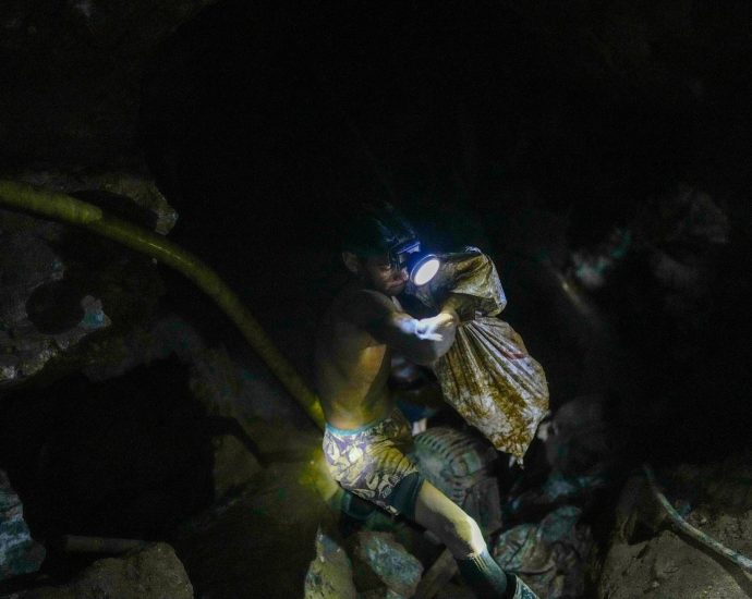 torrential-rains-collapse-venezuelan-gold-mine-killing-14