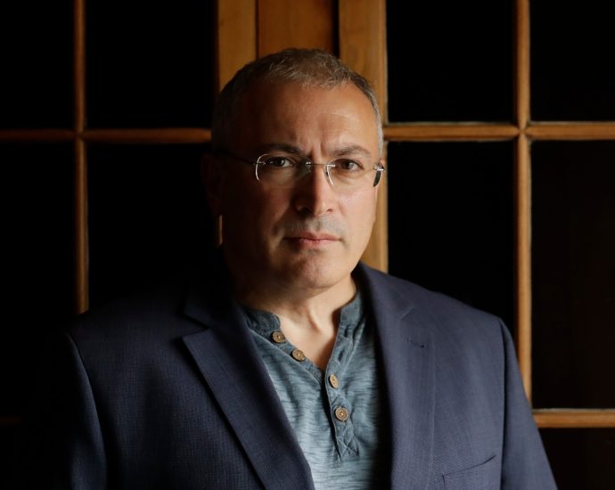 russia-charges-exiled-oligarch-khodorkovsky-with-‘terrorism’