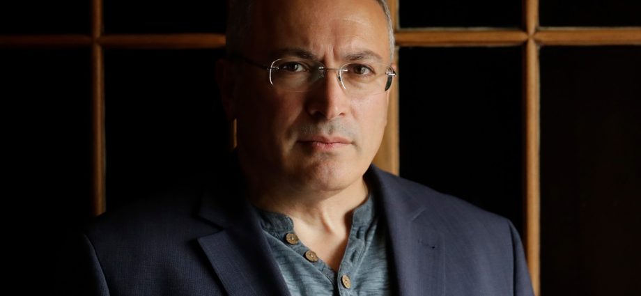 russia-charges-exiled-oligarch-khodorkovsky-with-‘terrorism’