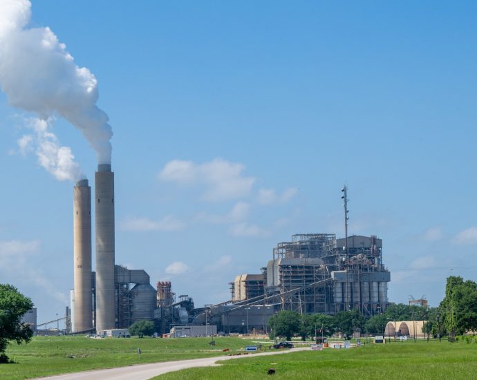 a-coal-power-plant-in-texas,-america’s-newest,-set-to-stay-idle-until-2027