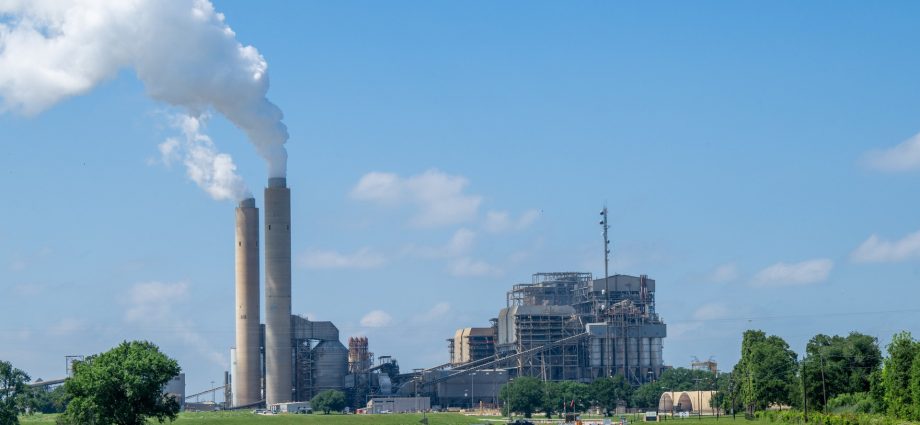 a-coal-power-plant-in-texas,-america’s-newest,-set-to-stay-idle-until-2027