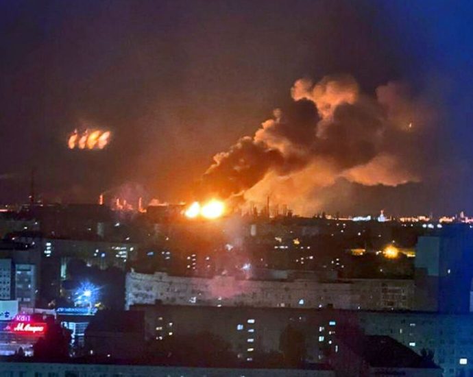global-energy-watchdog:-russian-refineries-won’t-recover-before-mid‑2026-after-ukraine’s-strikes