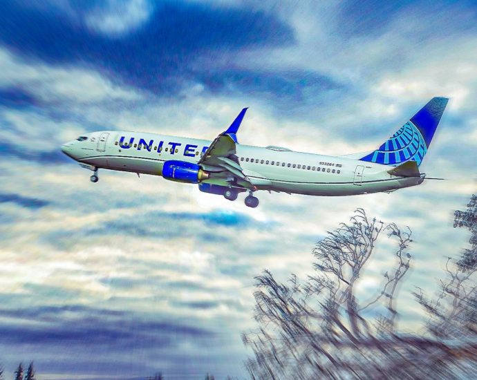 united-airlines-will-operate-its-first-mainline-flight-with-starlink-wifi-tomorrow