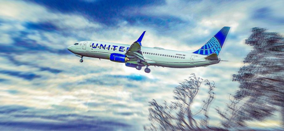 united-airlines-will-operate-its-first-mainline-flight-with-starlink-wifi-tomorrow