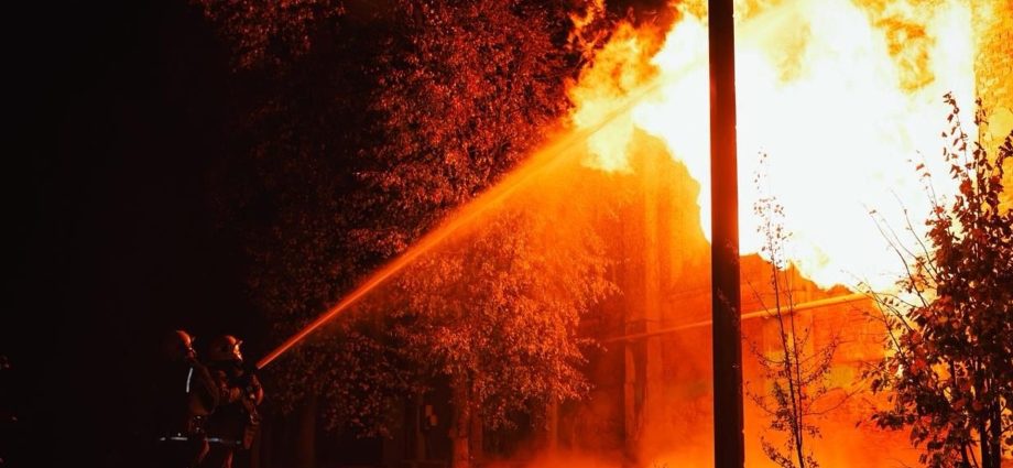 russia-strikes-kharkiv-hospital,-un-convoy-as-ukraine-seeks-us-tomahawks