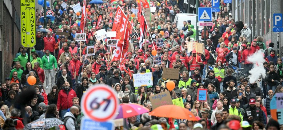 tens-of-thousands-rally-in-brussels-to-protest-austerity-plans